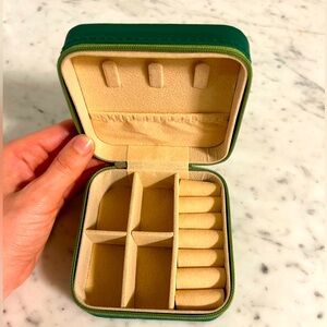 NWT GREEN TRAVEL JEWELRY BOX